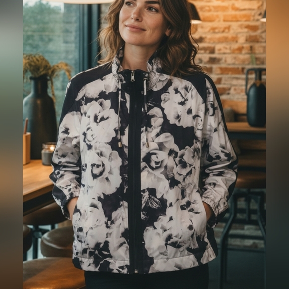 Zenergy Chico's - Black & White Floral Zipper Up Windbreaker, Long Sleeve,... - Picture 3 of 15
